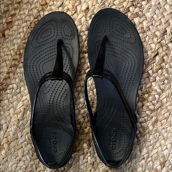 CROCS Women's Sleek Black Sandals - Picture 1 of 4